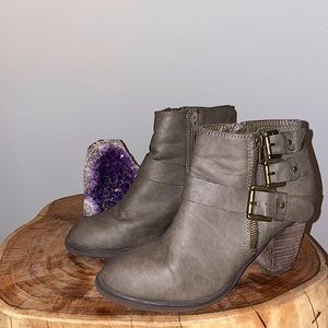 Ankle boots 8 1/2